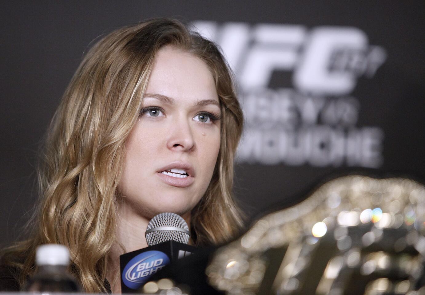 Photo Gallery: Press conference UFC157 local Ronda Rousey defends championship belt