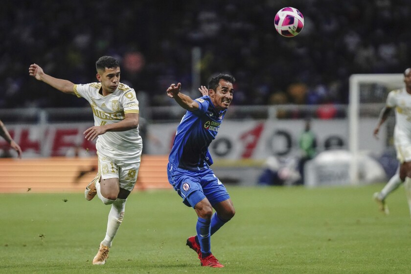 Cruz Azul's Rafael Baca, right, and Tigres' Leonardo Fernandez