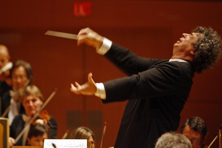 Semyon Bychkov conducting the Los Angeles Philharmonic in April 2010 at Walt Disney Concert Hall. He's back this weekend.