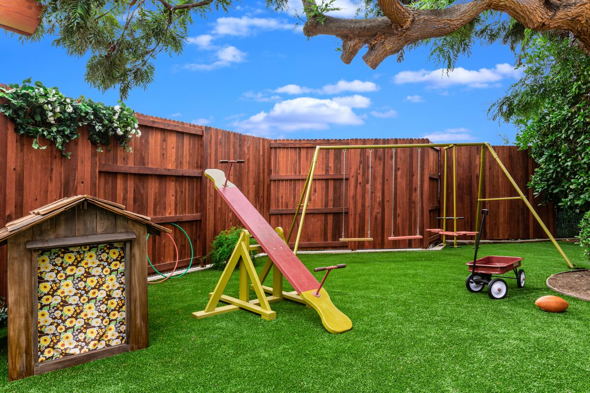 A view of the remodeled backyard garden in "A Very Brady Renovation" — complete with AstroTurf.