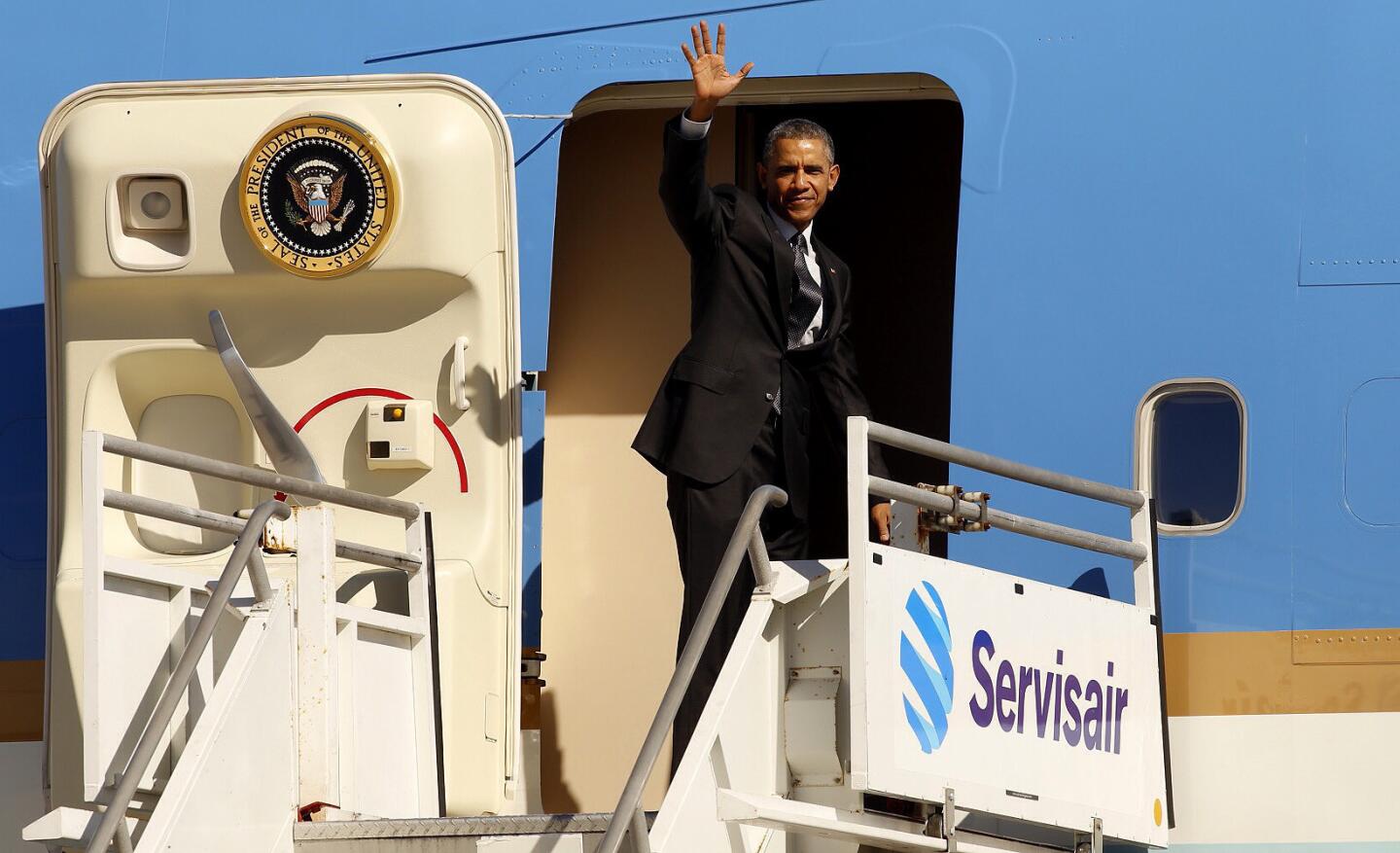 Obama departs LAX