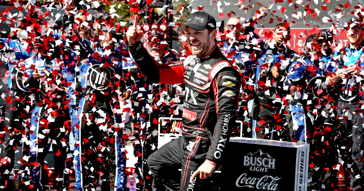 Daniel Suárez se convirtió en el primer mexicano en ganar una carrera de la Copa NASCAR.