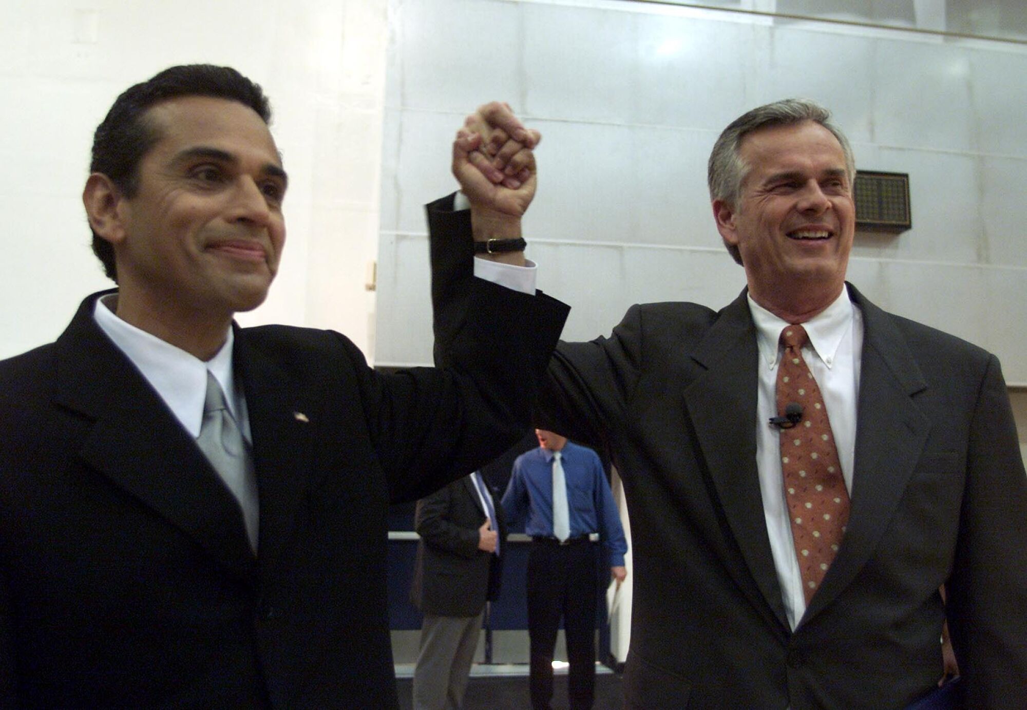 Antonio Villaraigosa and James Hahn raise hands together 