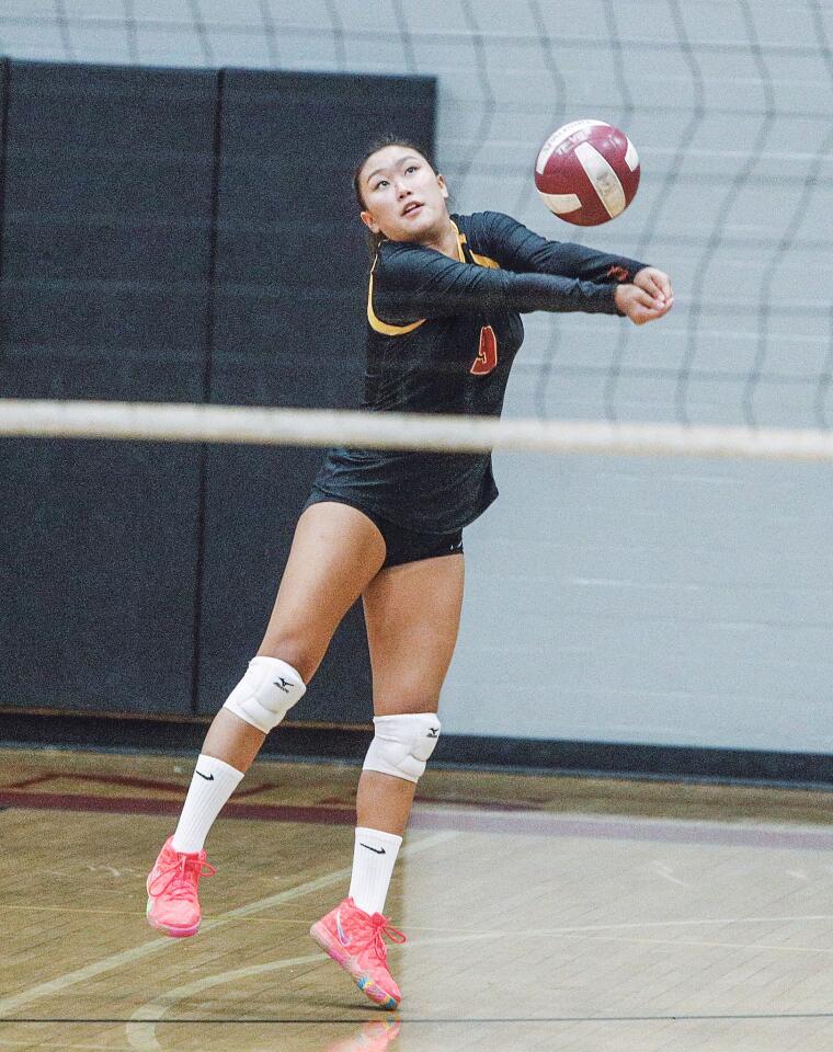 Photo Gallery: La Canada vs. Blair in Rio Hondo League girls' volleyball