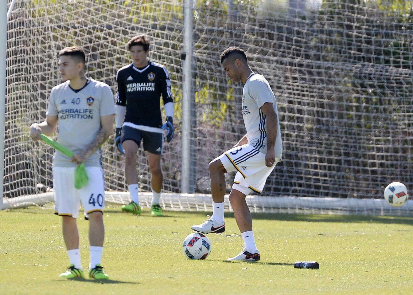 LA Galaxy to Introduce Ashley Cole and Jelle Van Damme