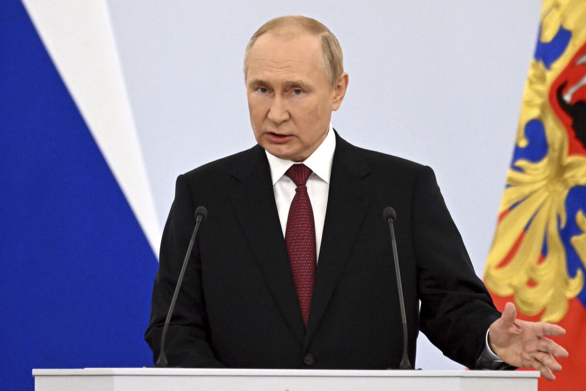 El presidente ruso Vladimir Putin habla en un acto para festejar la incorporación a Rusia de regiones ocupadas de Ucrania