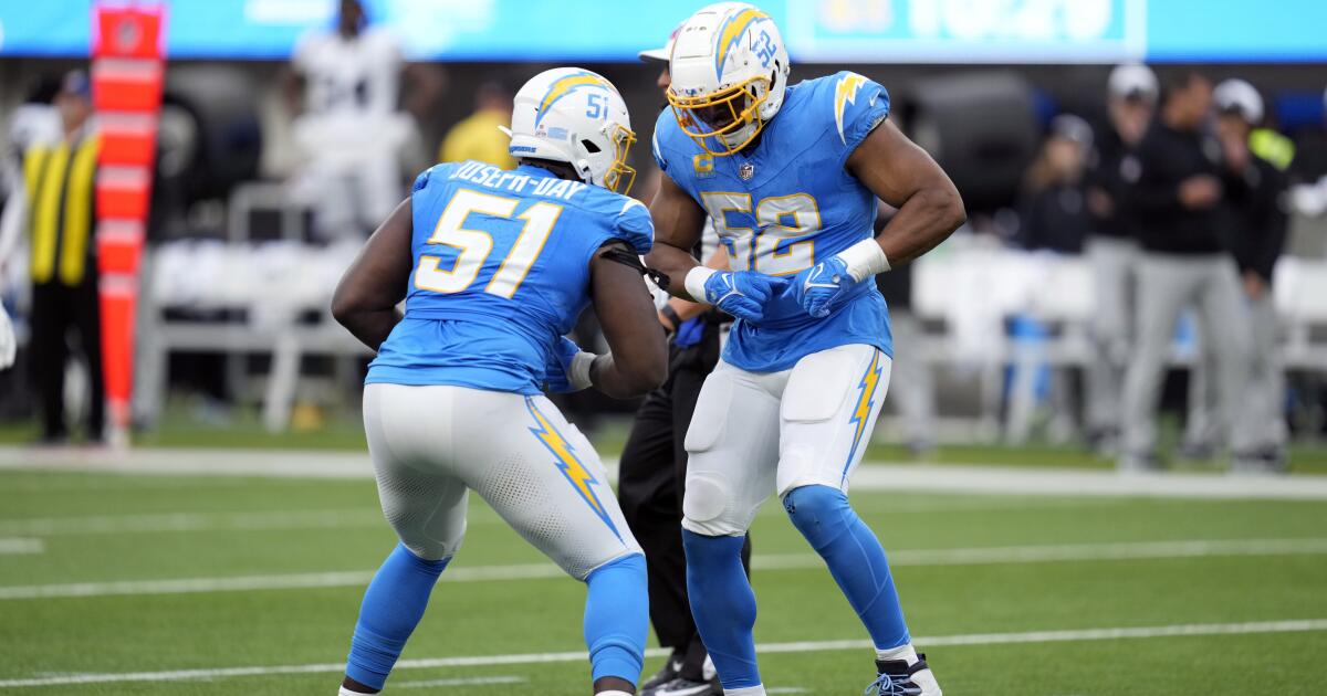 Khalil Mack's 6 sacks, Justin Herbert's 3 touchdowns propel Chargers to  24-17 win over Raiders - The San Diego Union-Tribune