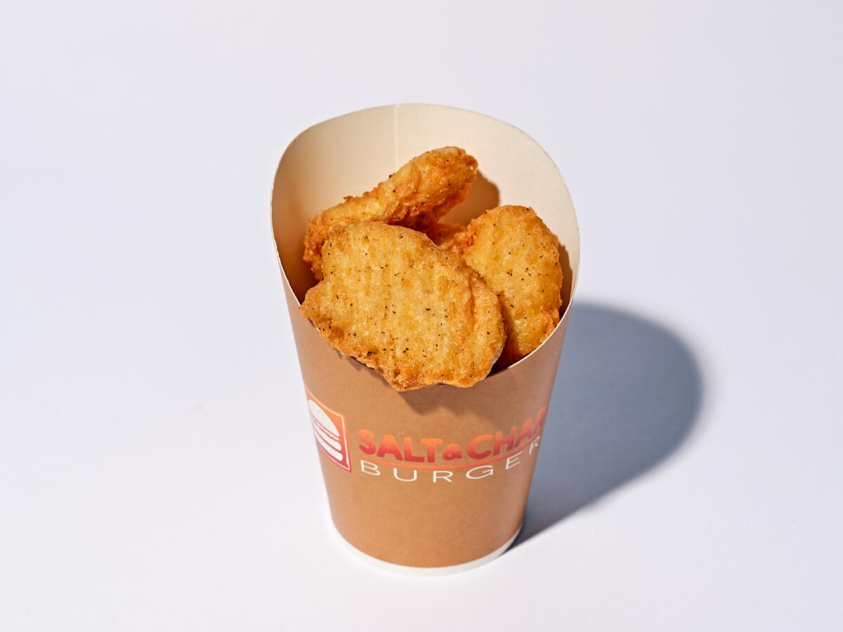 Los nuggets de pollo de Salt & Char en el Staples Center.