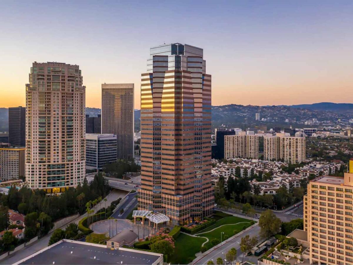 Photo of 2121 Avenue of the Stars in Century City