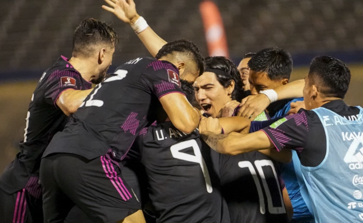 Archivo.- Los jugadores de México ante Jamaica en Kingston. (AP Foto/Ramón Espinosa)