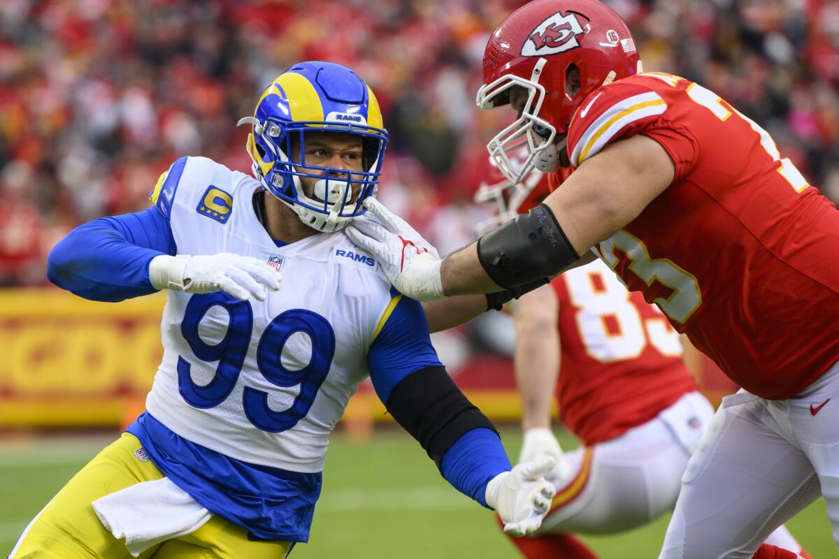 Rams defensive tackle Aaron Donald battles Kansas City Chiefs guard Nick Allegretti.