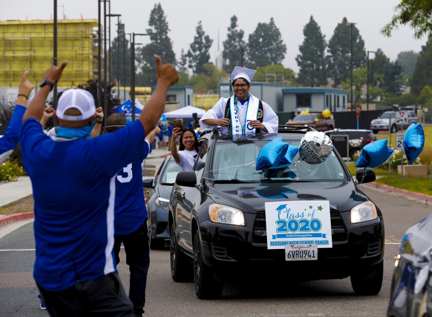 Schools Hold Car Parades To Help Graduating Seniors Close Out A Tough Year The San Diego Union Tribune
