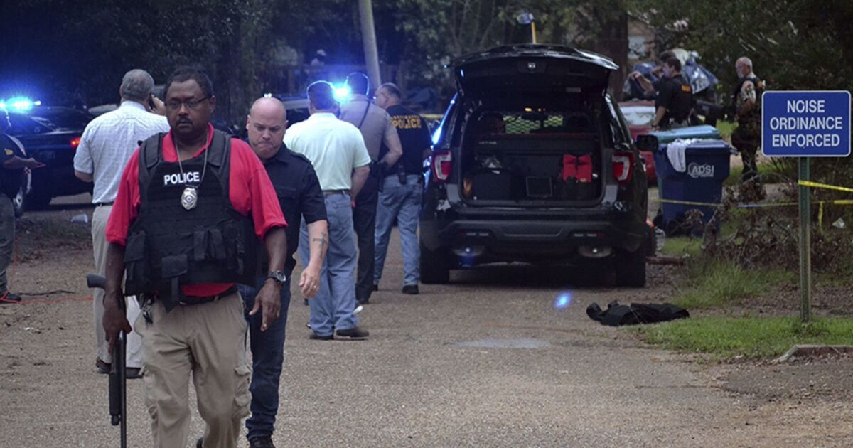 Two Mississippi Police Officers Killed In Early Morning Shooting Los Angeles Times 4214