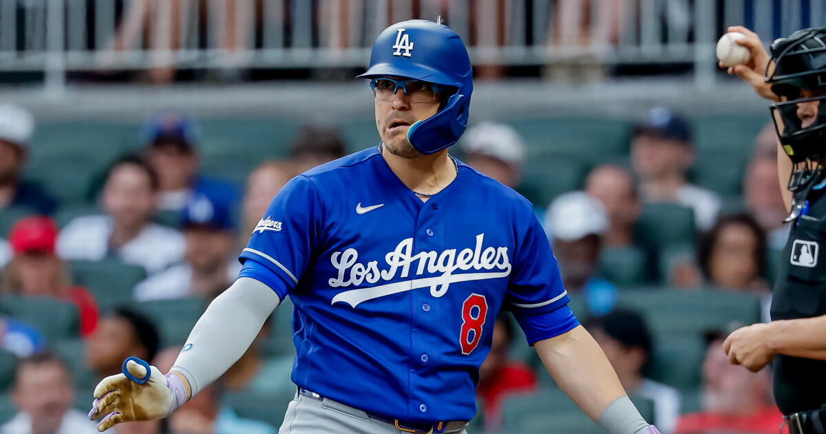 Photo: Los Angeles Times Los Angeles Dodgers' Enrique Hernández (8) reacts after being called out