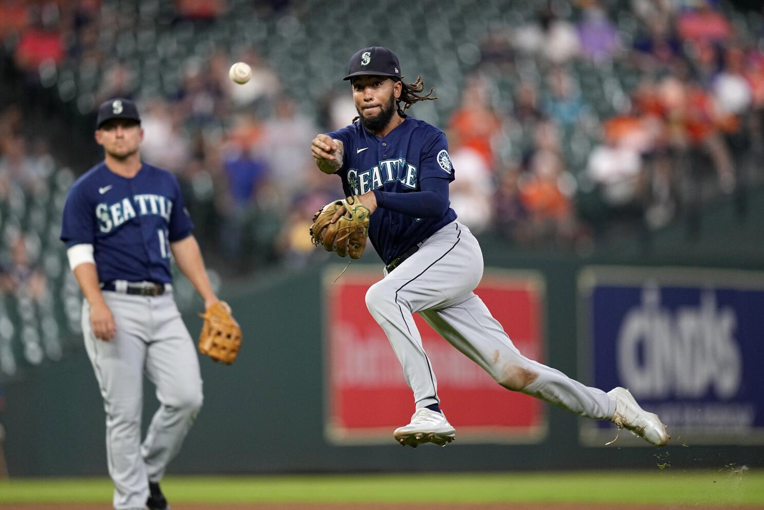 Mariners' JP Crawford Has a Case to Win the AL Gold Glove at Shortstop