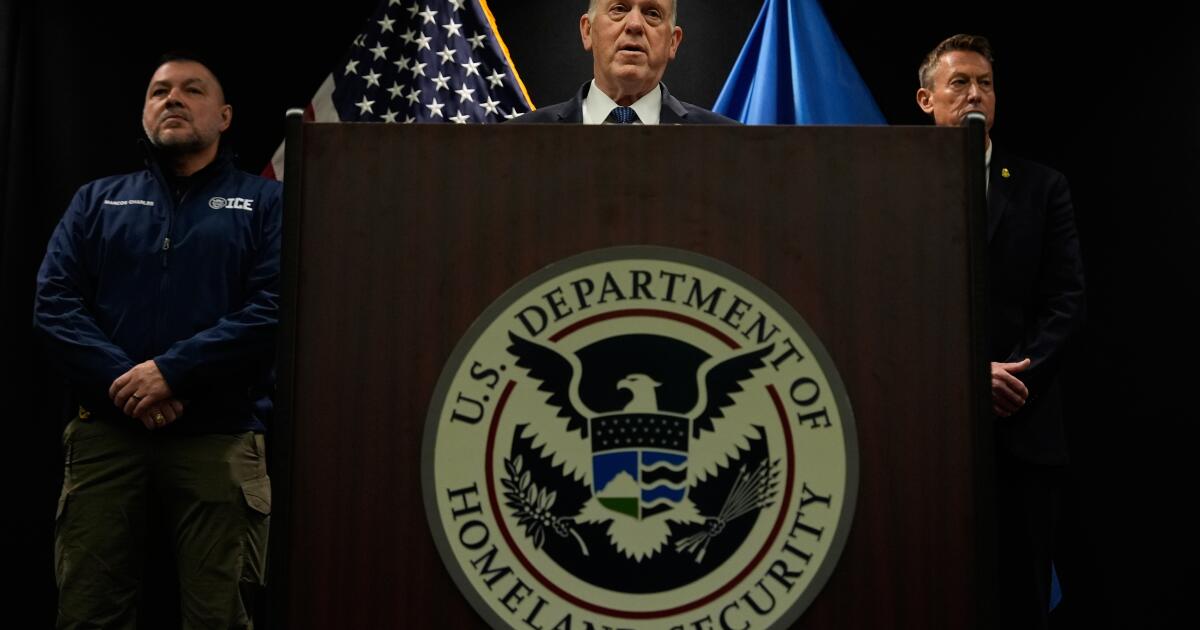 Tom Homan diz que reduziria os agentes federais em Minnesota – se eles tivessem acesso às prisões