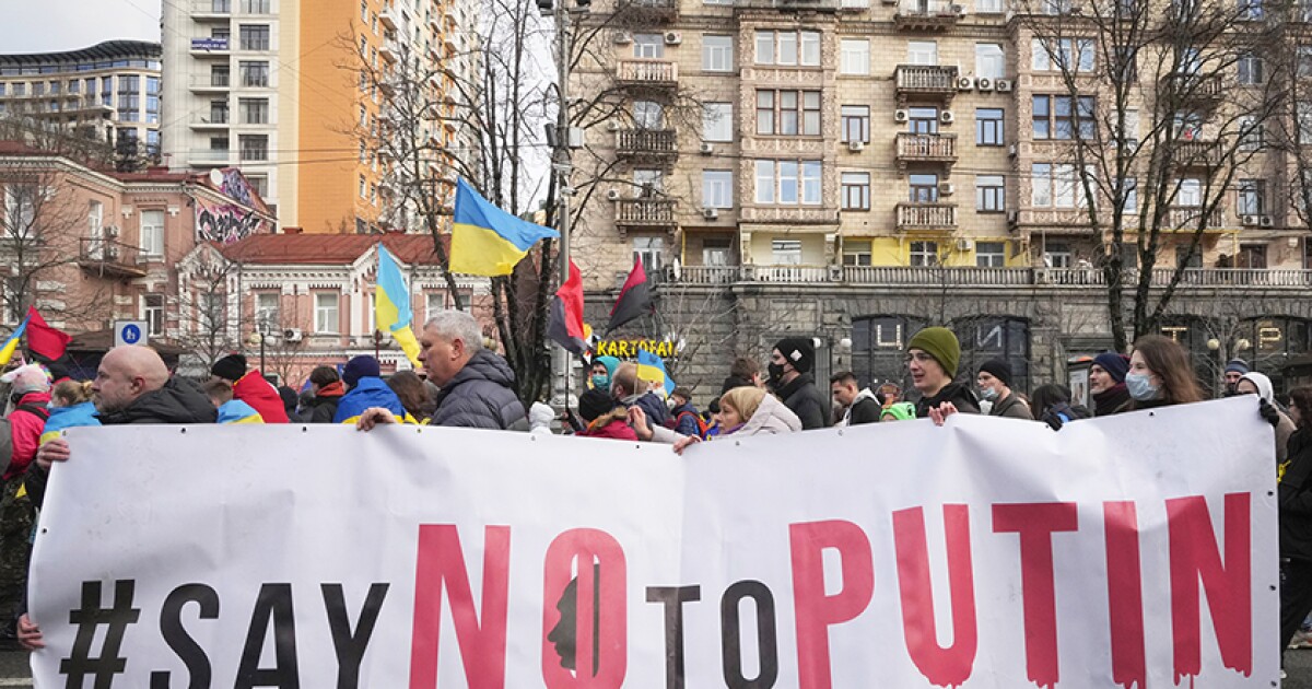 Putin weighs recognition of two Ukrainian enclaves as independent states Putin weighs recognition of two Ukrainian enclaves as independent states