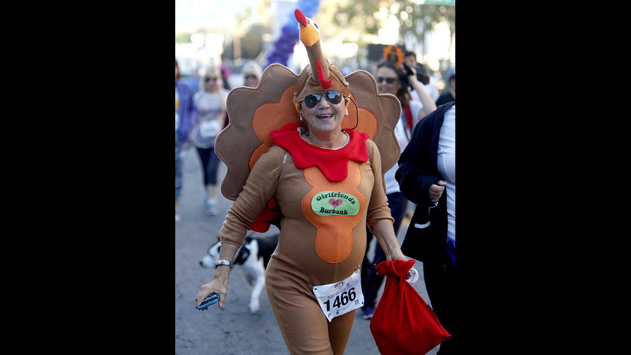 Photo Gallery: Large crowd up early for the annual Burbank YMCA Turkey Trot