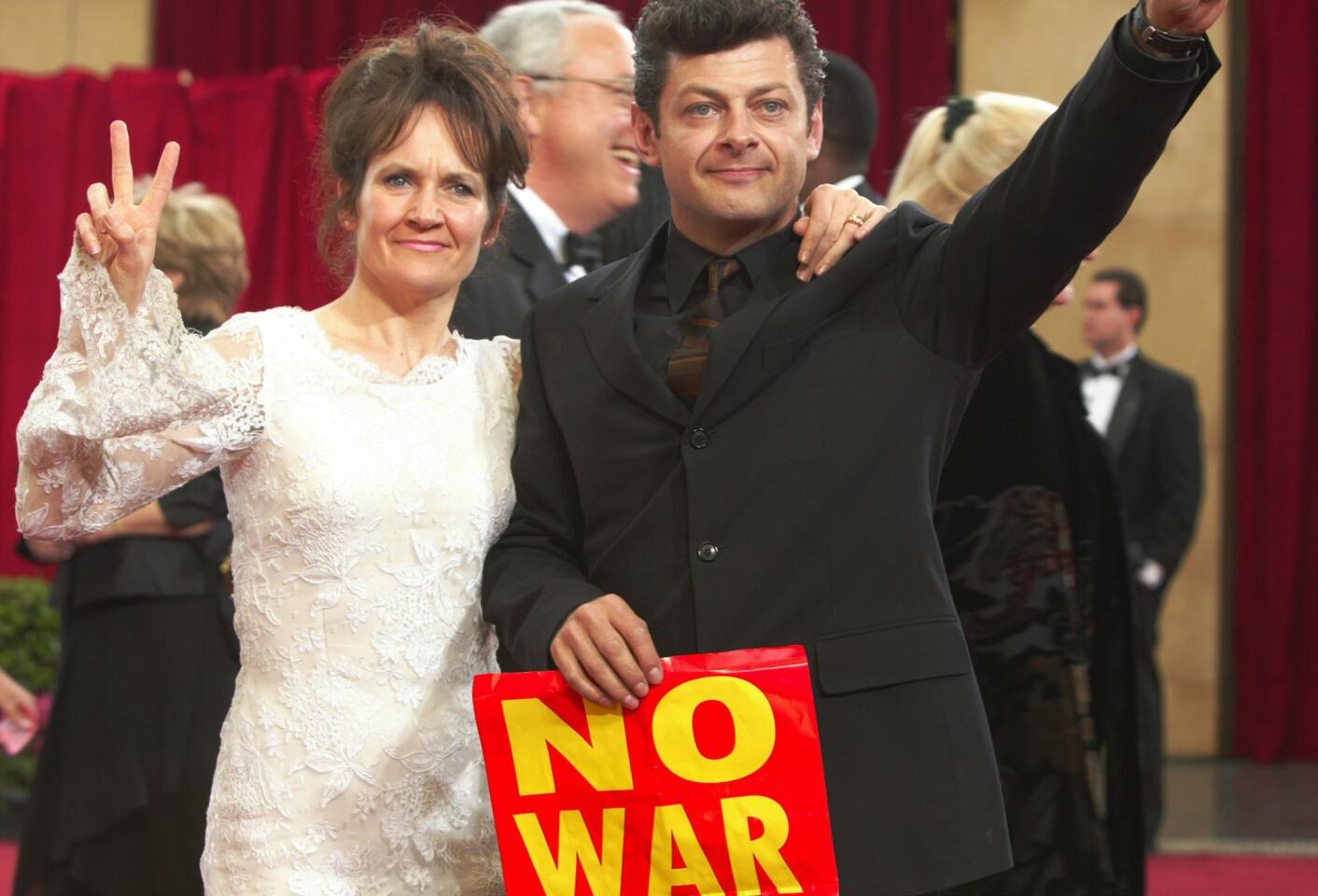 2003 Oscars: Iraq War cuts the carpet short