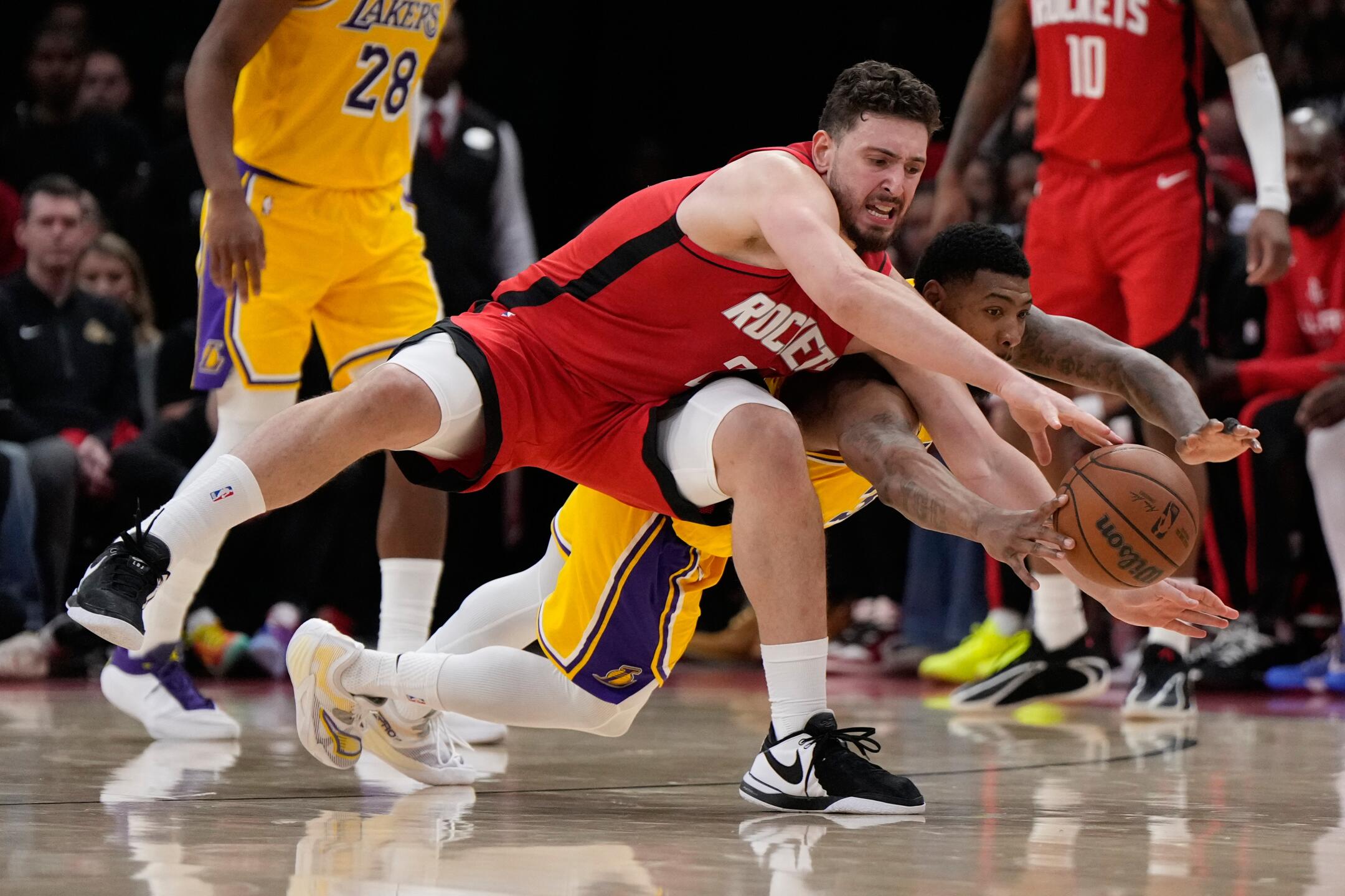 LeBron James lidera a los Lakers a la victoria 98-78 sobre los Rockets y avanza a segunda ronda — image 6