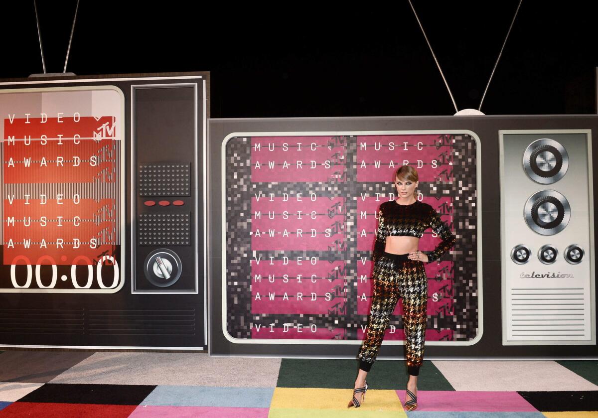 Taylor Swift en la alfombra roja de los 32nd MTV Video Music Awards en el Microsoft Theater de Los Ángeles.