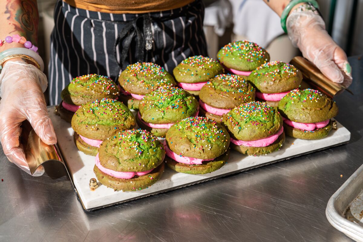 A tray filled with pandan whoopie pies