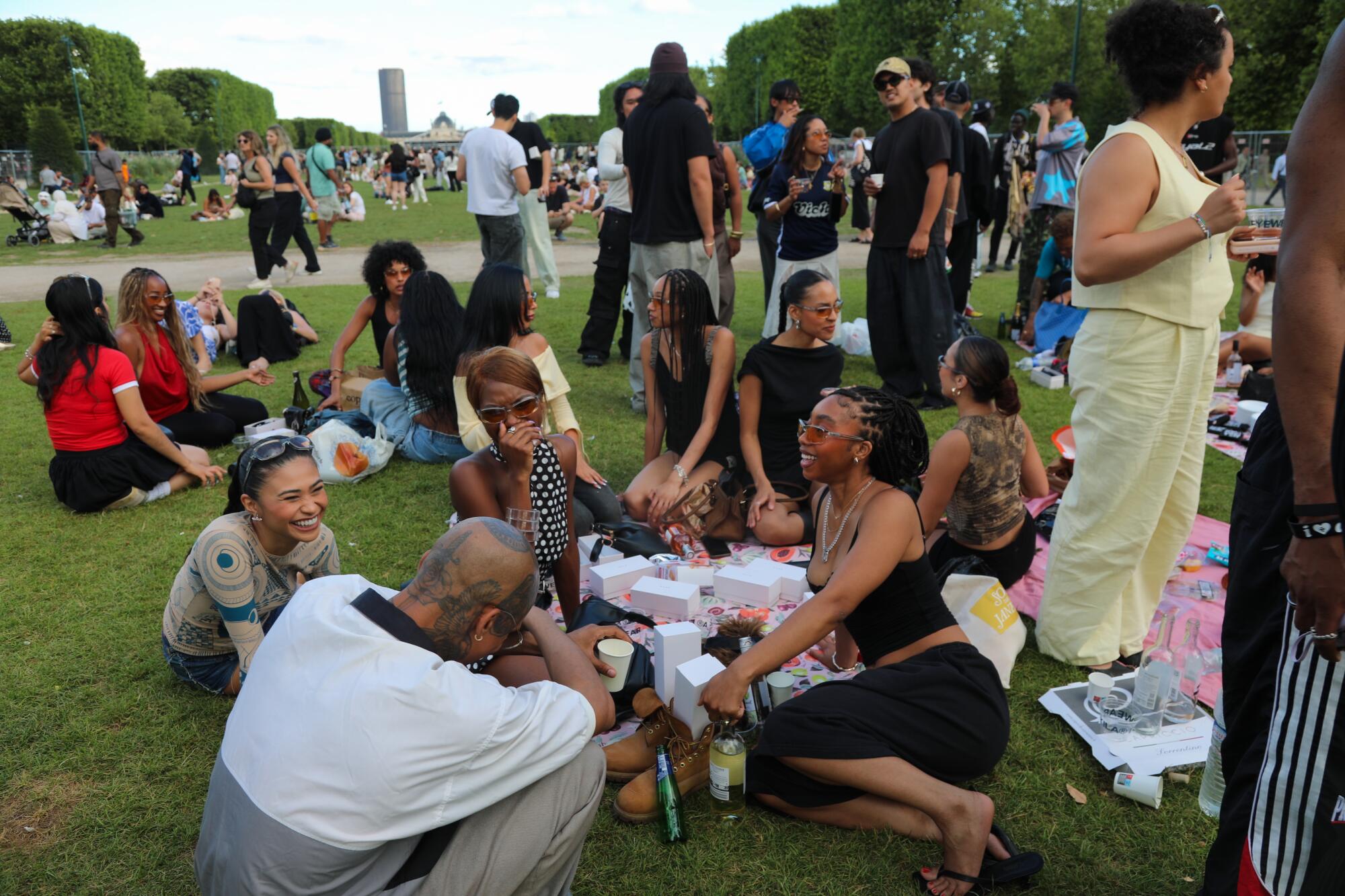 Imagen 2025 SFW Softside x Acilah Picnic.