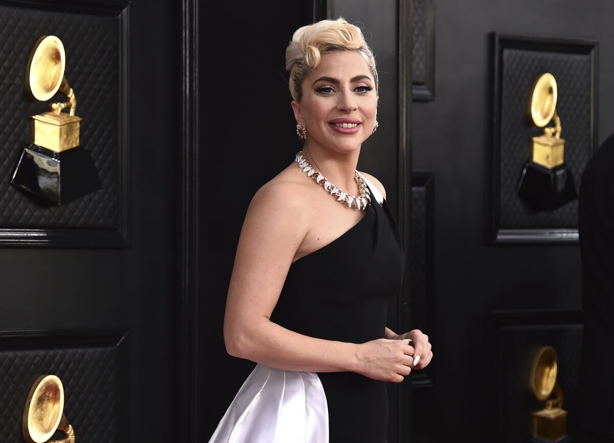 ARCHIVO - Lady Gaga llega a la 64ta entrega anual de los premios Grammy, en Las Vegas.