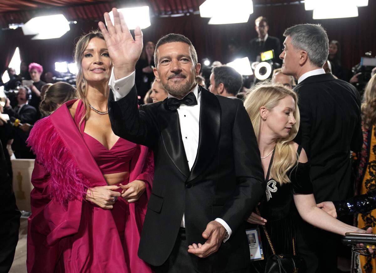 Nicole Kimpel y Antonio Banderas llegan a la ceremonia de los Oscar.