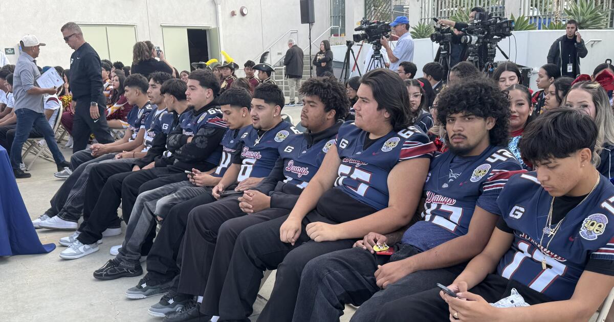 Prep talk: It’s Garfield vs. Roosevelt in East L.A. Classic Prep talk: It’s Garfield vs. Roosevelt in East L.A. Classic