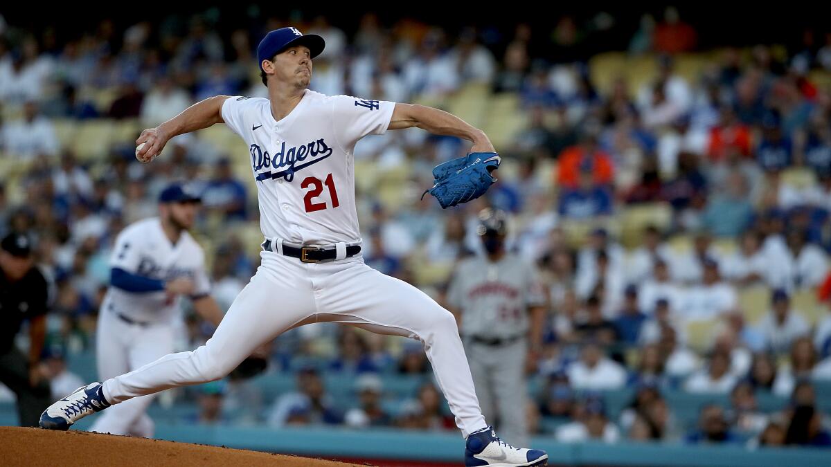 Dodgers News: Dave Roberts Blasts LA Fans for Booing Houston Astros Manager  - Inside the Dodgers