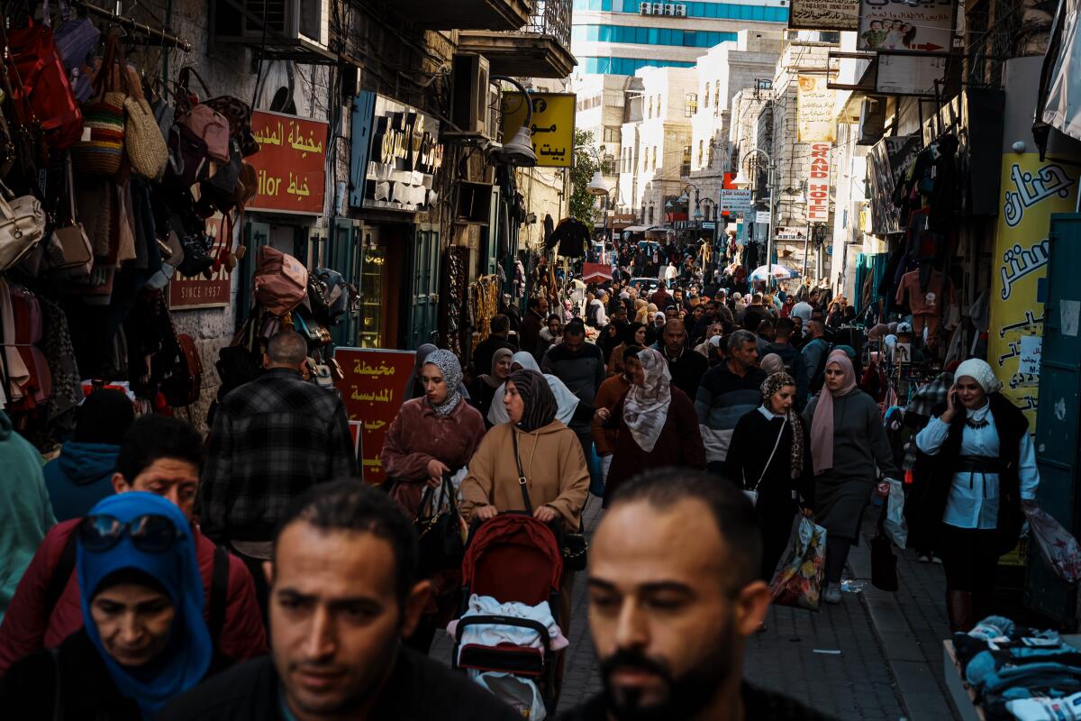 In Bethlehem, few glad tidings for Palestinian Christians - Los Angeles ...