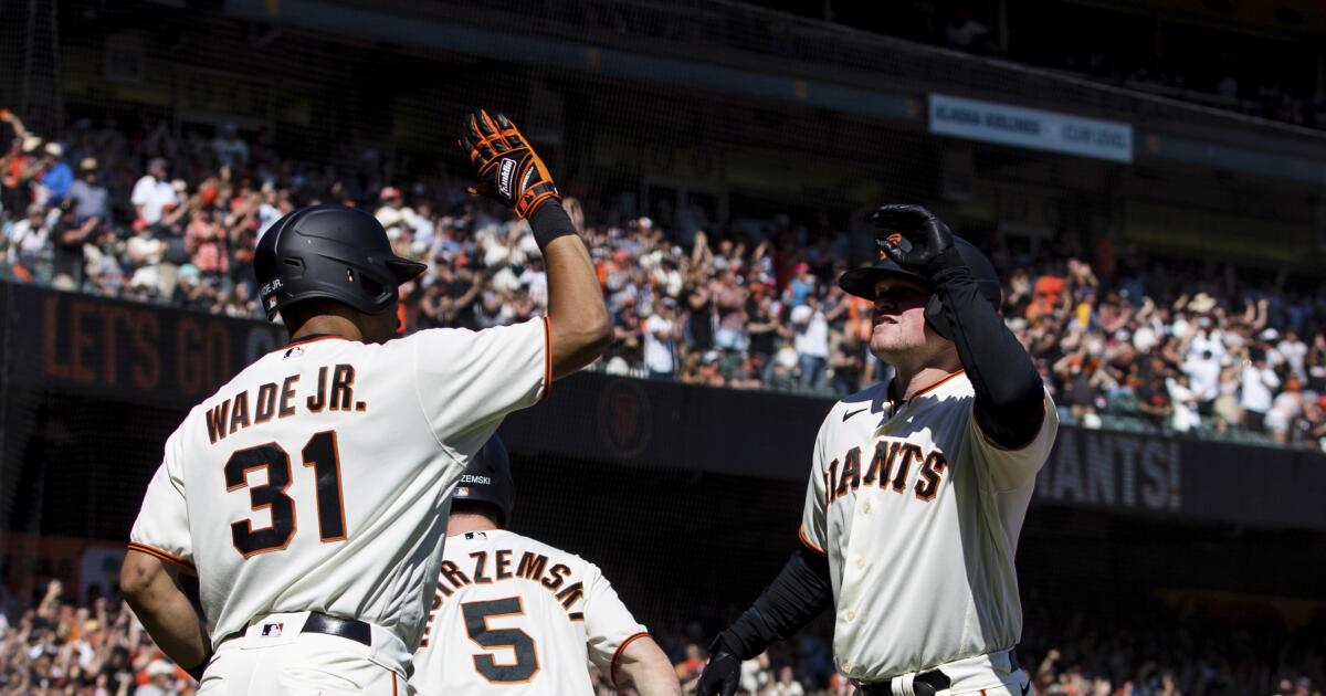Giants beat Padres, win NL West title on season's final day