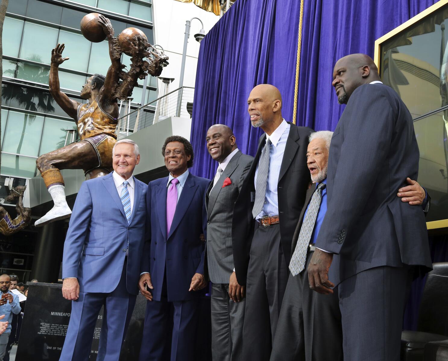 Elgin Baylor, former Los Angeles Lakers star and basketball Hall of Famer,  dies at 86