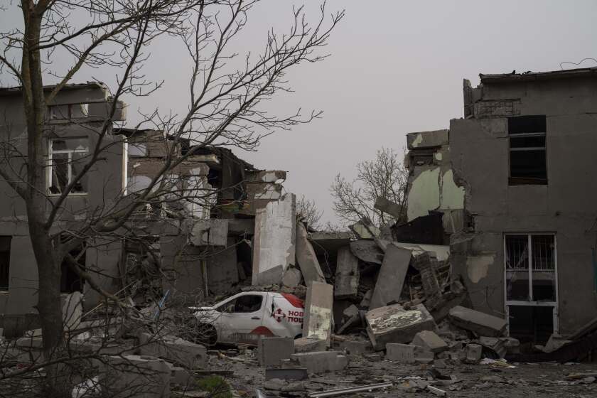 Foto del 1ro de abril del 2022 de una escuela destruida por un ataque ruso