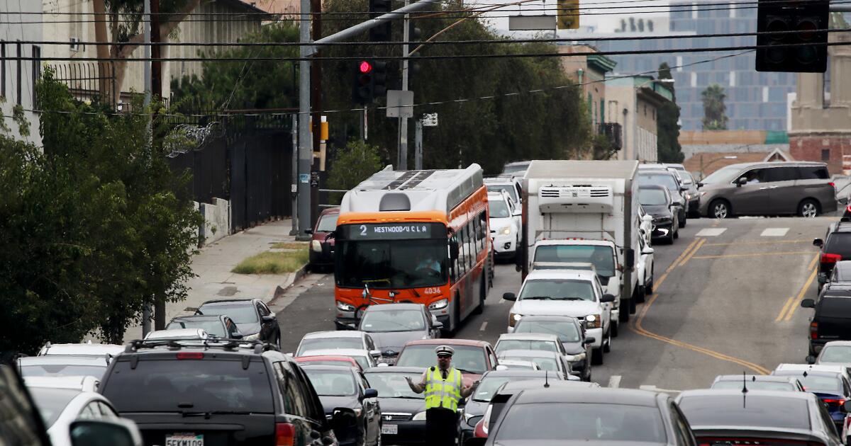 L.A. says bike lanes on Pico Boulevard would boost safety. Merchants fear fallout