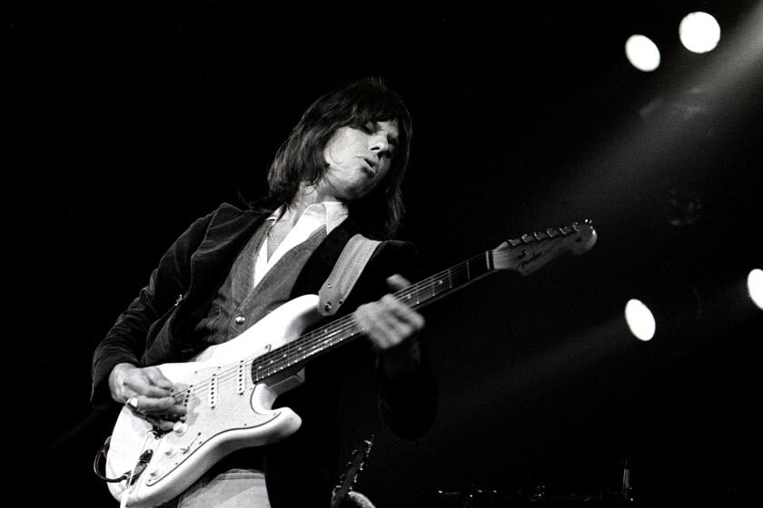 UNITED STATES - JANUARY 01: Photo of Jeff BECK; Jeff Beck performing on stage, playing Fender Stratocaster guitar (Photo by Robert Knight Archive/Redferns)