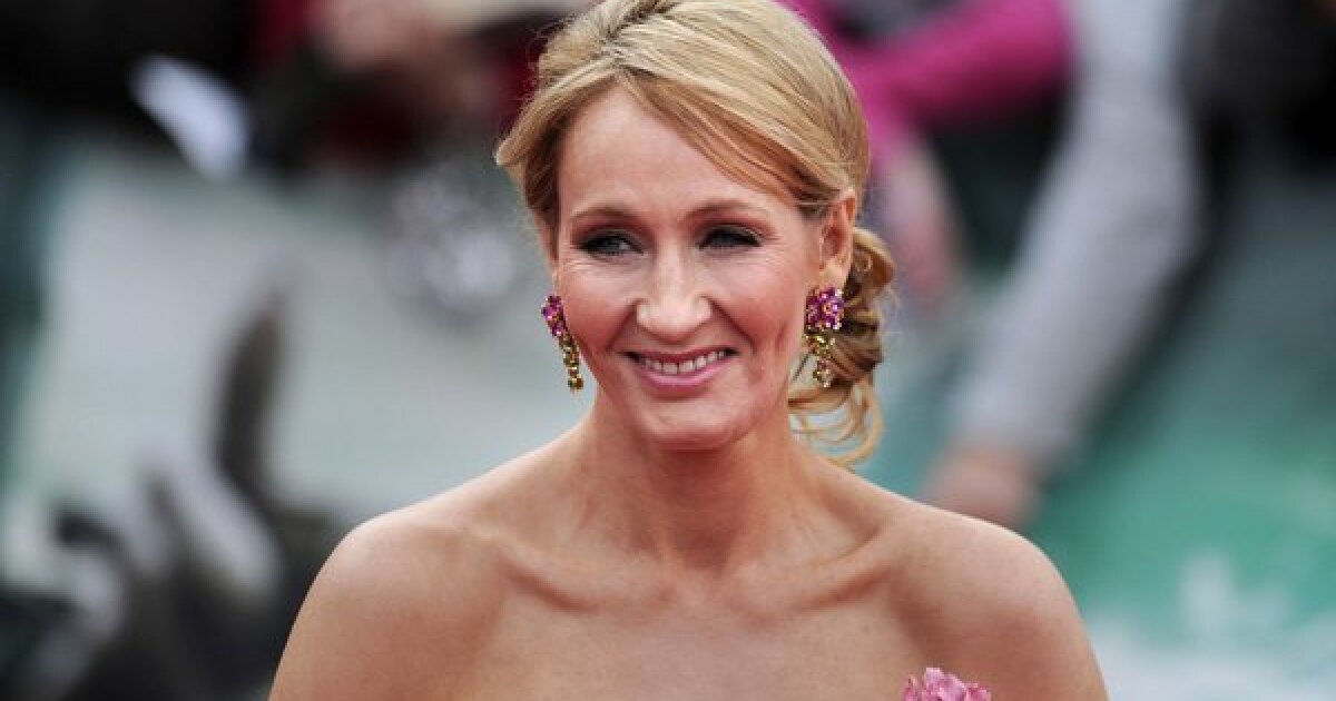 J K Rowling Accused Of Transphobia After Istandwithmaya Tweet Los