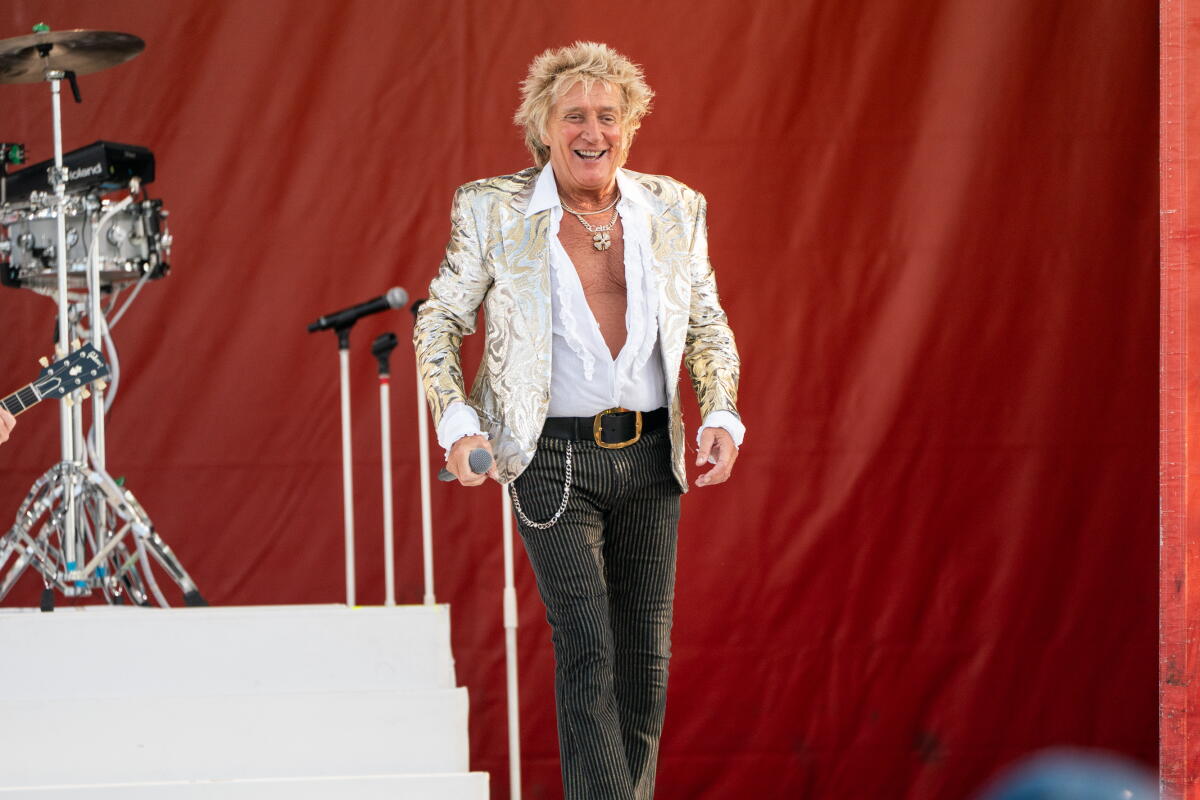 Rod Stewart announces his 'last tour ever, ever, ever' - Los Angeles Times