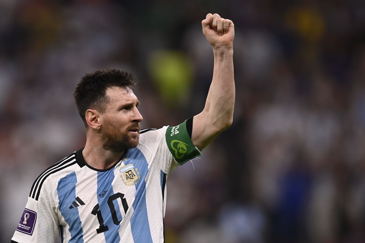 Lionel Messi festeja tras marcar el primer gol de Argentina 