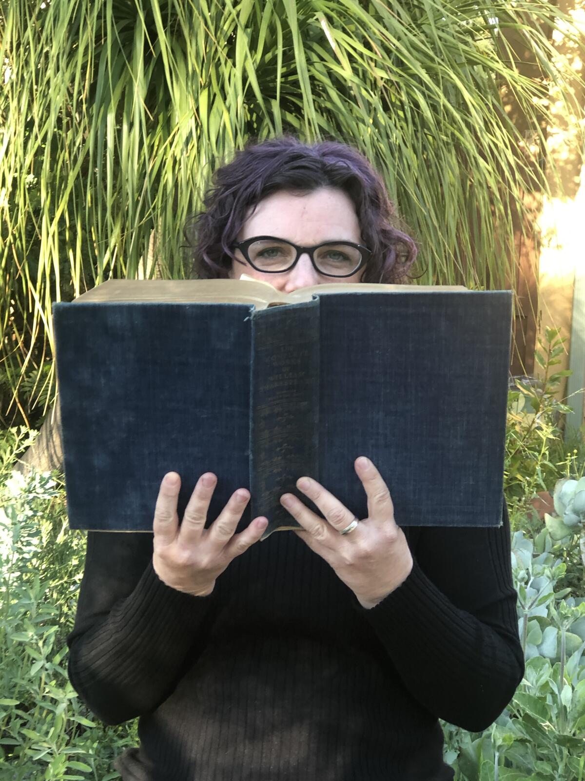 The Old Globe Theatre presents online reading discussions