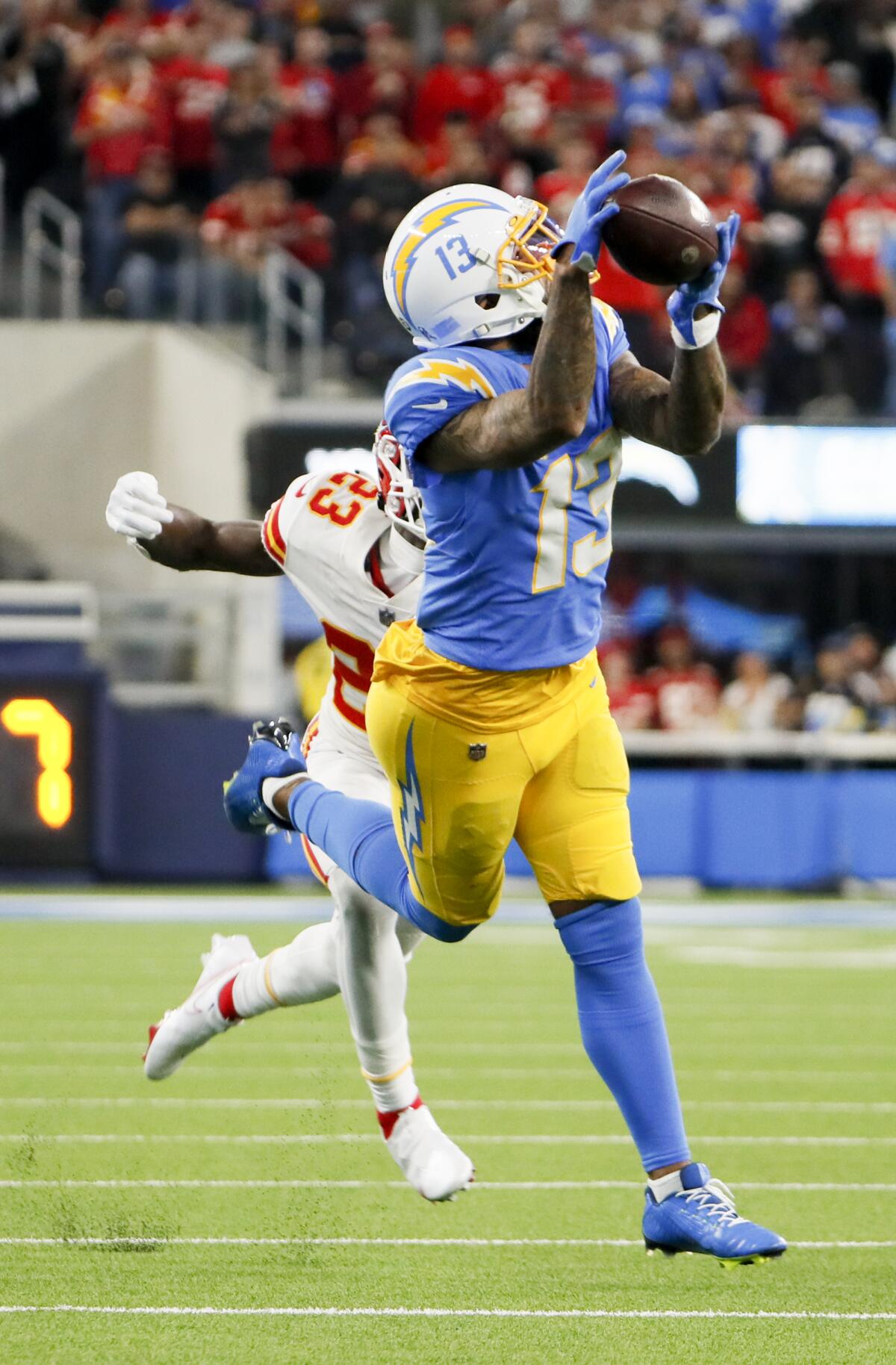 Chargers wide receiver Keenan Allen (13) catches a 46-yard pass to set up a fourth-quarter touchdown. 