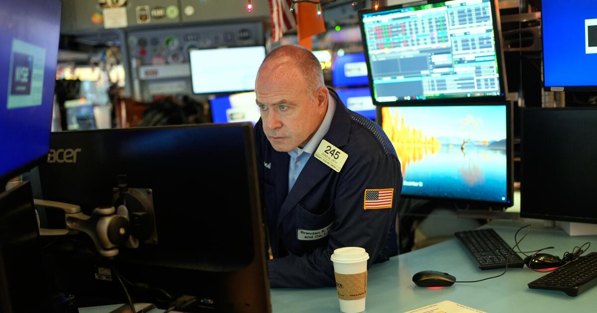 Ações atingiram máximos recordes em um curto dia de negociação Ações atingiram máximos recordes em um curto dia de negociação