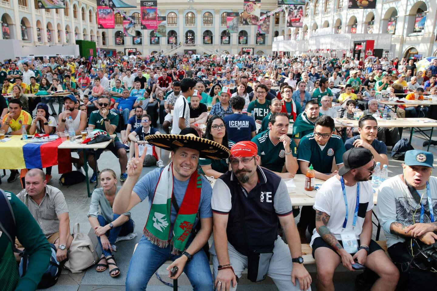 FBL-WC-2018-MATCH53-MEX-BRA-FANS