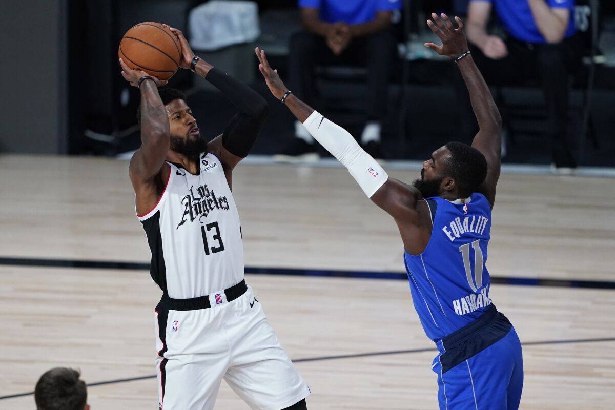 Dallas' Tim Hardaway Jr. covers the Clippers' Paul George.