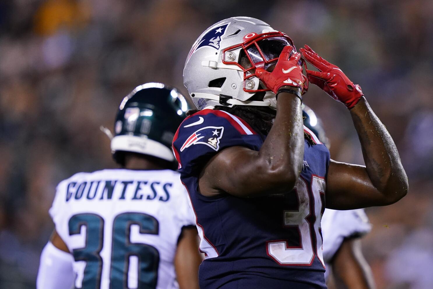 Newton, Jones star at QB for Patriots in 35-0 rout of Eagles - The