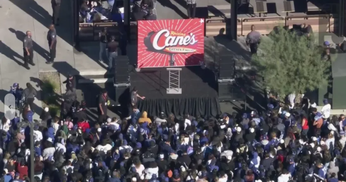 Dodgers fans swarm to meet Walker Buehler, Kiké Hernández. Is this farewell? Dodgers fans swarm to meet Walker Buehler, Kiké Hernández. Is this farewell?
