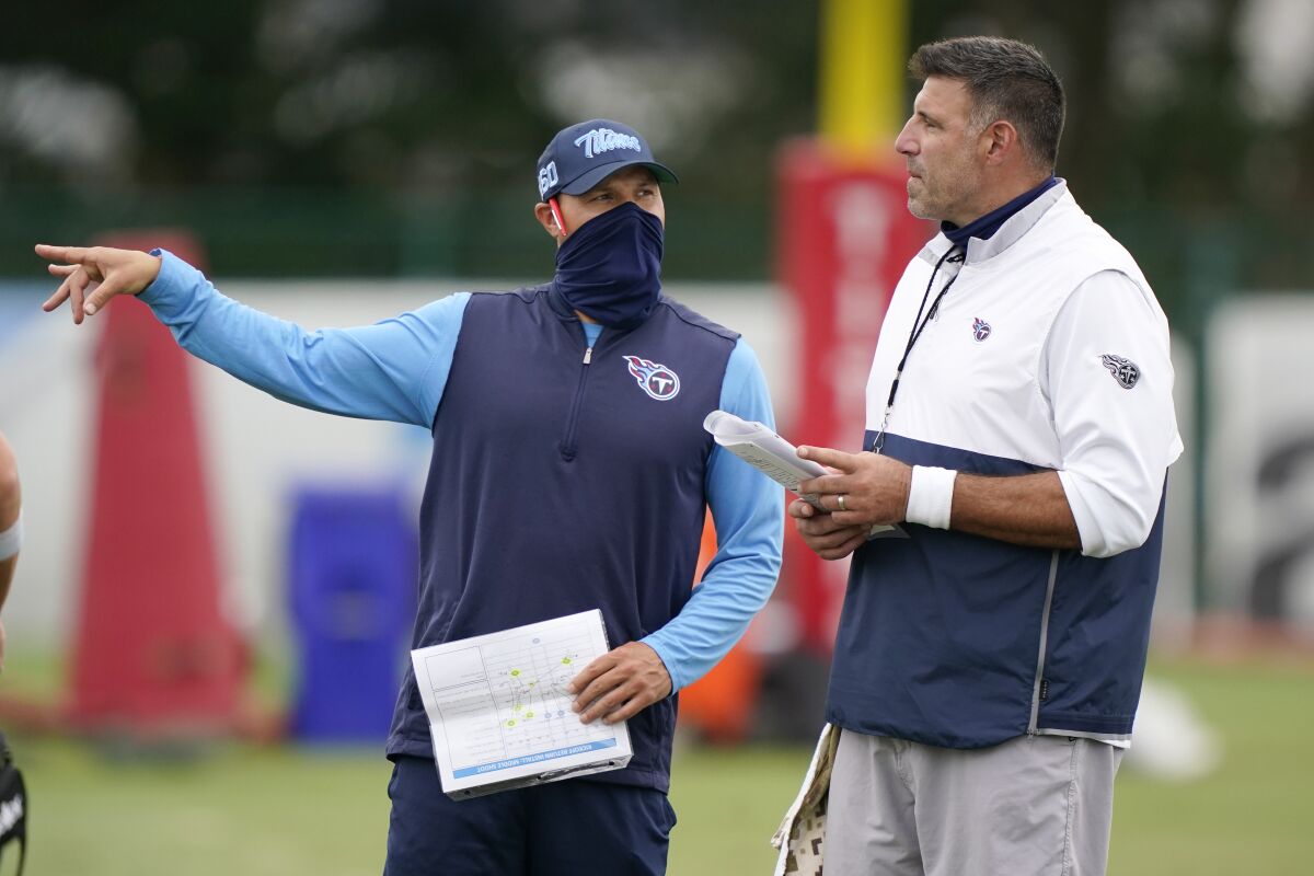 Tennessee Titans head coach Mike Vrabel, right, talks with special teams coach Craig Aukerman during NFL football training camp Friday, Aug. 28, 2020, in Nashville, Tenn. (AP Photo/Mark Humphrey, Pool)