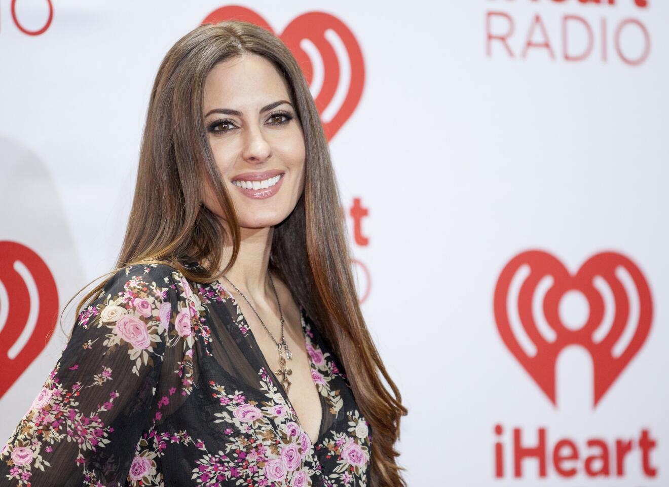 Kerri Kasem stages protest in hopes to see ailing father