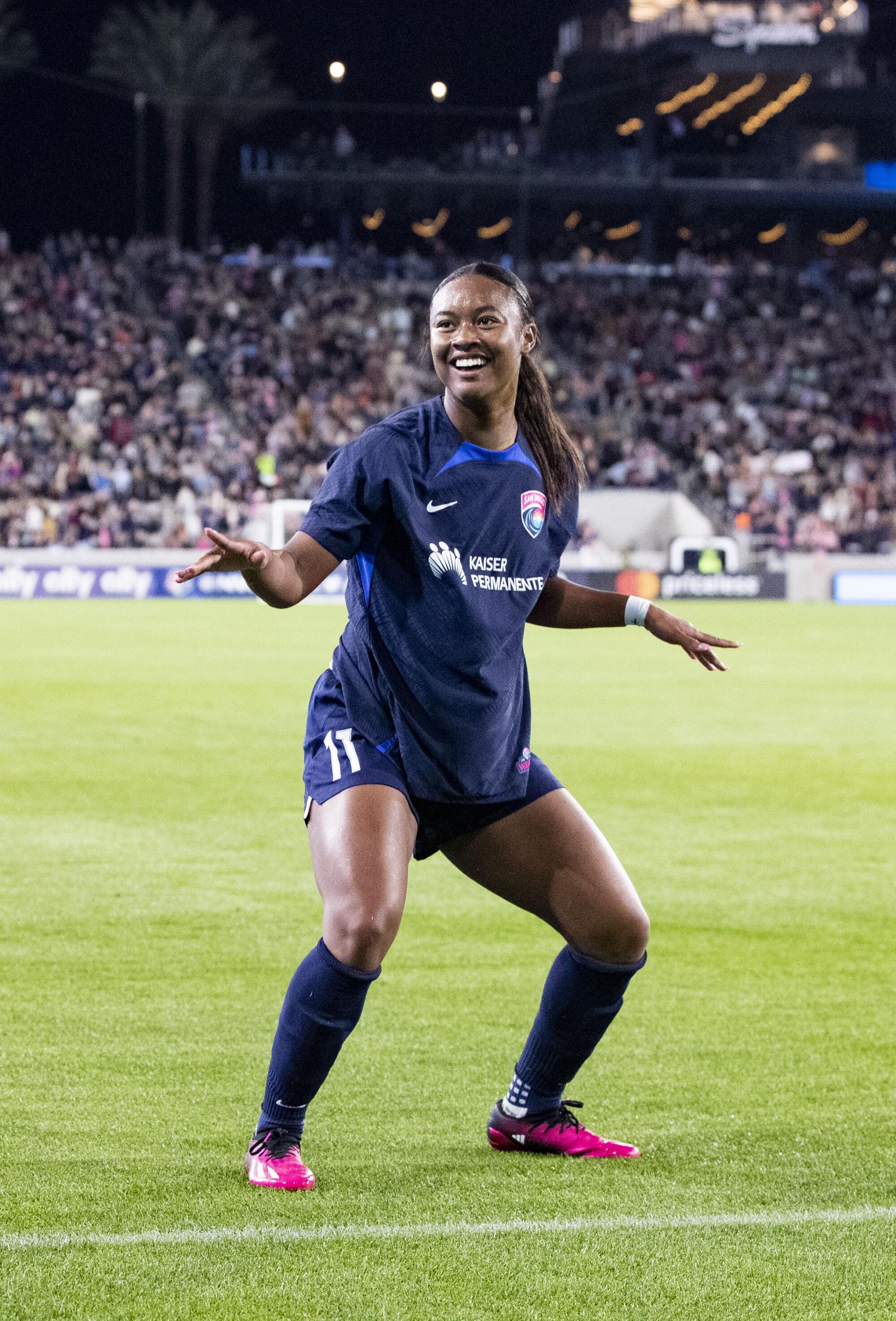 Surf's up: Jaedyn Shaw and her post-goal celebrations bring sizzle ...